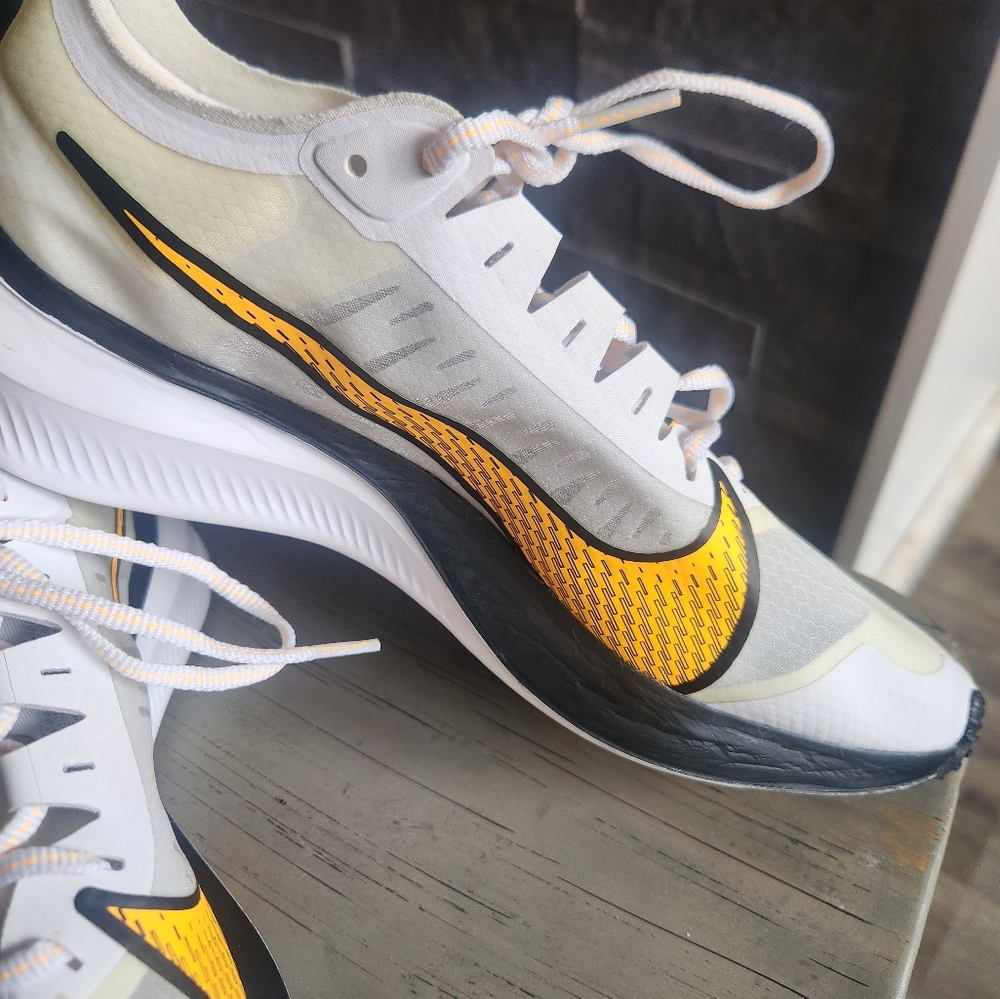 NWOT Nike Zoom Gravity Men's Running Shoes - White and Black - Picture 4 of 16